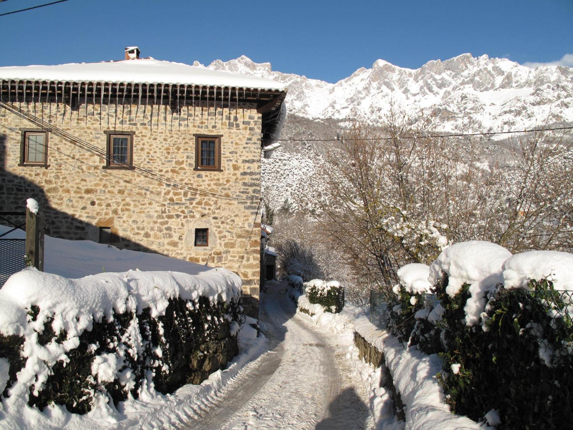 Hostel Albergue Turistico Valdebaro Camaleño Exterior foto